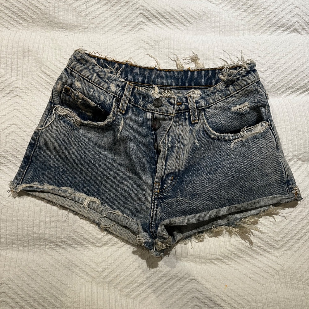 Carmar Distressed Denim Short Shorts Size 26 Raw Hem Light Wash
